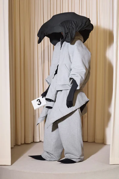 Look 3